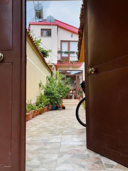 Vila Kodra Tirana Bagian luar foto